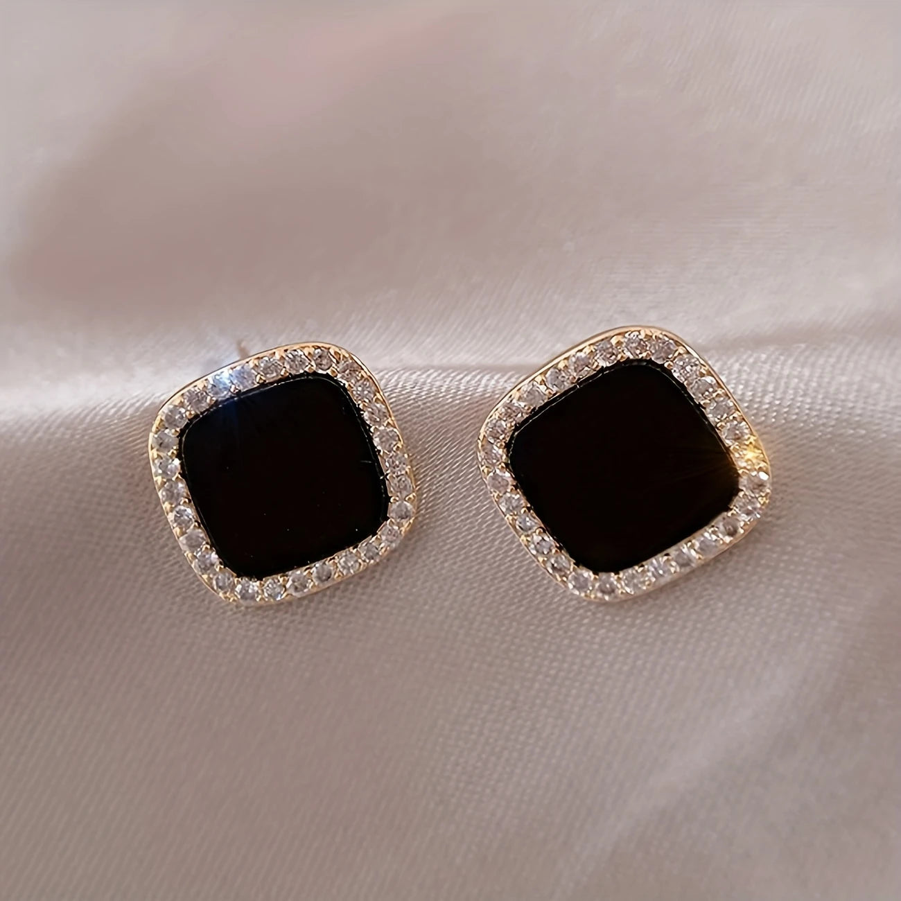 Trendy And Minimalist Style Stud Earrings Rhinestone Decor Geometric Square Stud Earrings For Women.