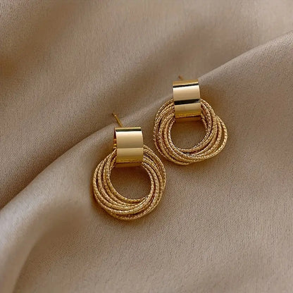 New Temperament Simple Earrings Fashion Ins Cold Wind Earrings.