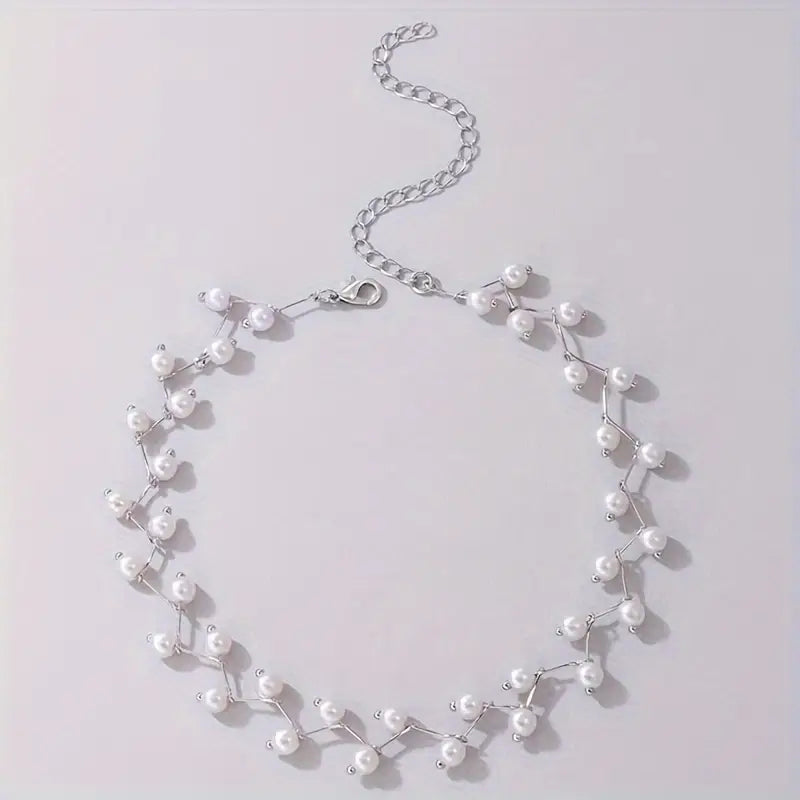 A New Style of Beach-Inspired Minimalist Faux Pearl Choker Necklace.