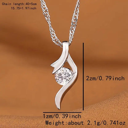 Women's Elegant Hollowed-out Teardrop Pendant Necklace.