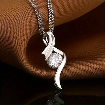 Women's Elegant Hollowed-out Teardrop Pendant Necklace.