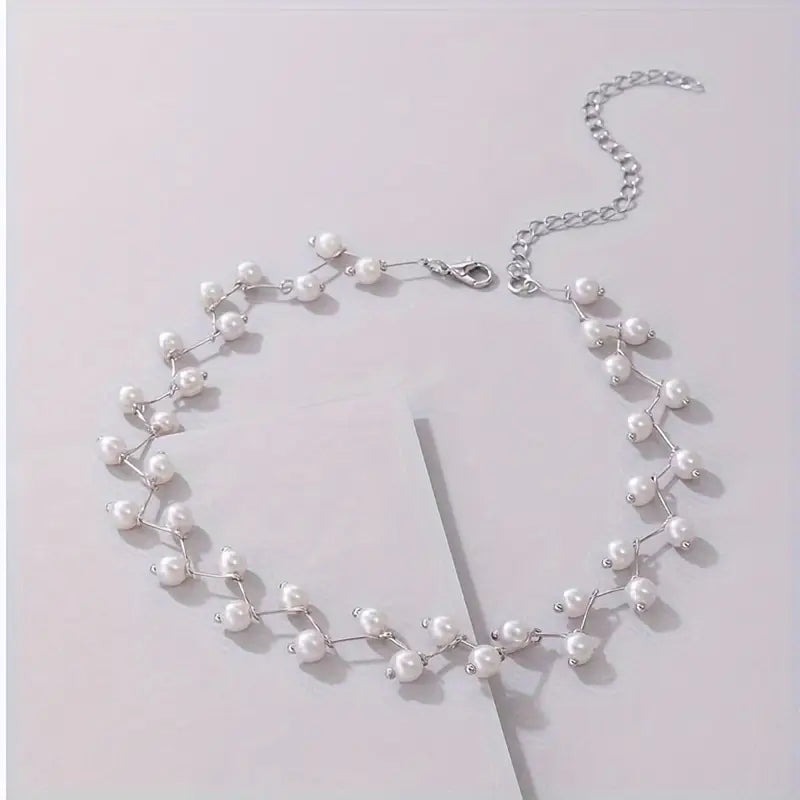 A New Style of Beach-Inspired Minimalist Faux Pearl Choker Necklace.