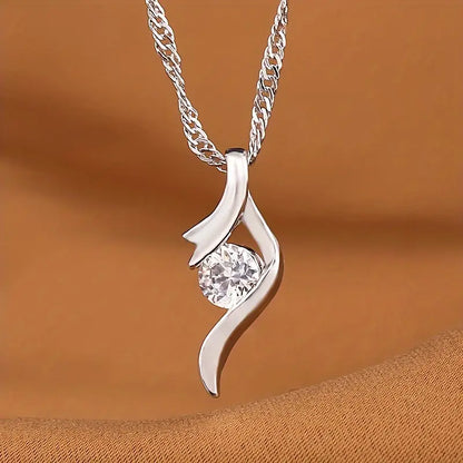 Women's Elegant Hollowed-out Teardrop Pendant Necklace.